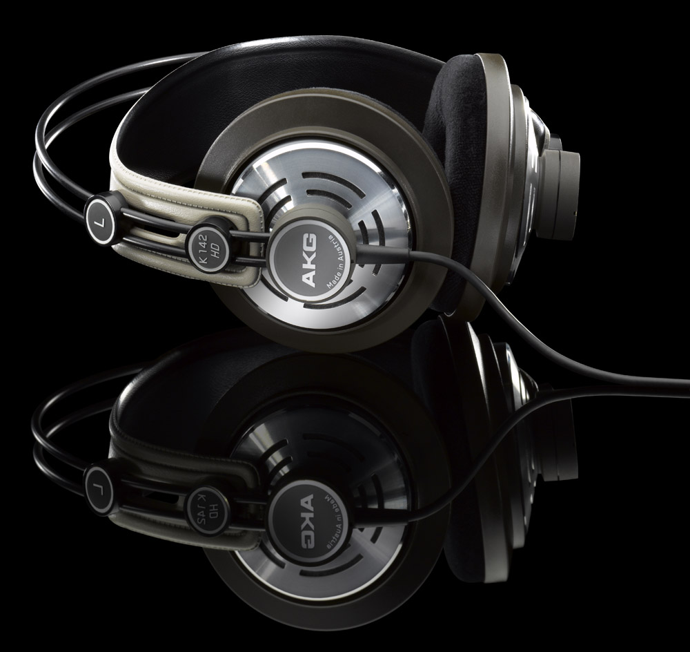 http://www.woodbrass.com/images/woodbrass/AKG+K142+HD.JPG