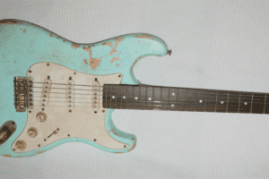 Toute première guitare électrique