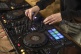 MIT DEM NEUEN DDJ-800-CONTROLLER FR REKORDBOX DJ KNNEN SIE IHRE SETS BERALL HIN MITNEHMEN! DER DD