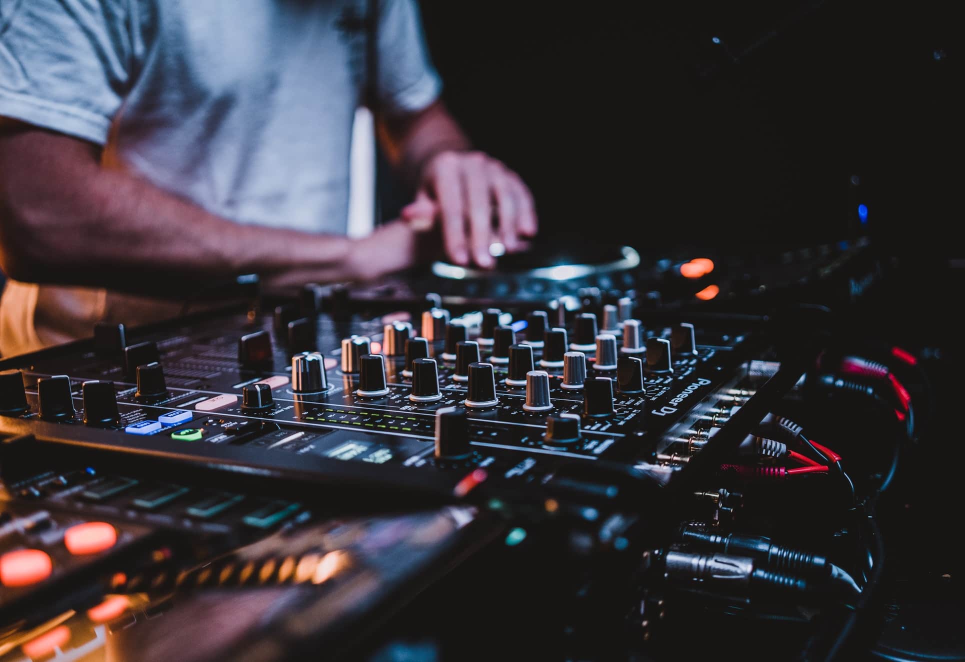 Comparatif & Top 5 des meilleures tables de mixage DJ